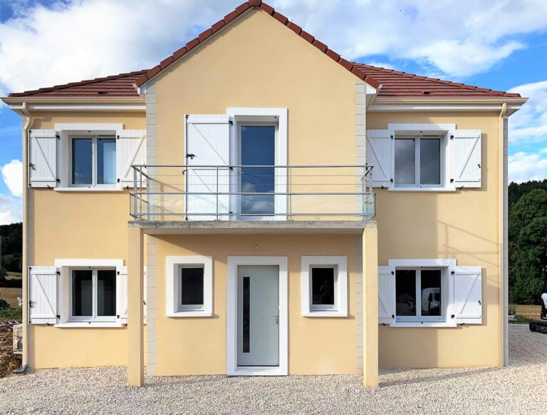 Maison moderne neuve : élégance et confort dans un cadre paisible à Dijon