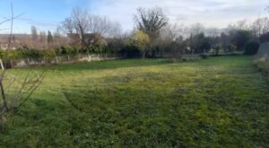 Terrain à Pont-sur-Yonne