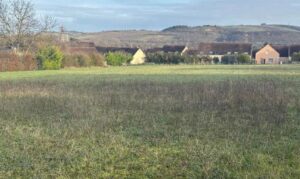 Terrain à Escolives-Sainte-Camille