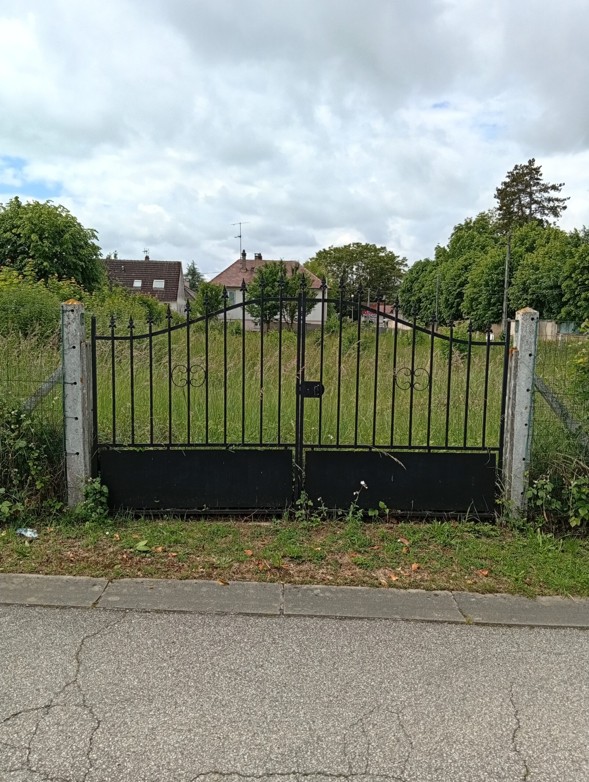 224712-TerrainChamps-sur-Yonne