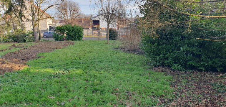 232183-TerrainSainte-Marie-la-Blanche